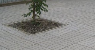 Качественная тротуарная плитка серого цвета в Камне-на-Оби в октябре