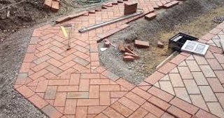 Укладка тротуарной плитки в Камне-на-Оби в октябре