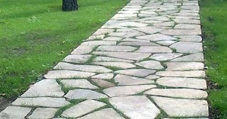 Профессиональная укладка камня на дорожки в Камне-на-Оби в октябре